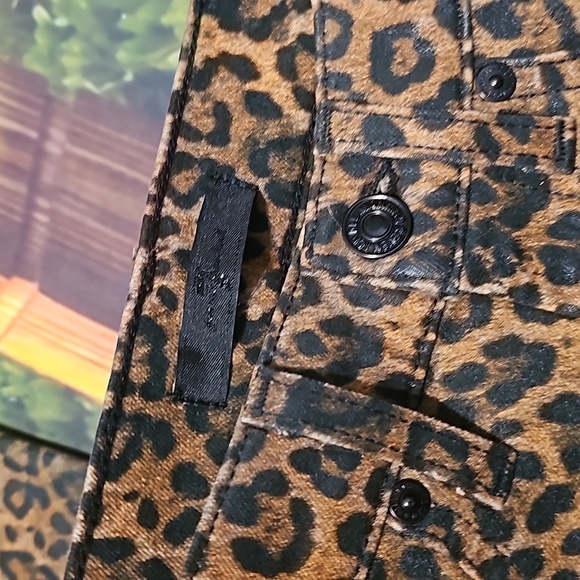 7 For All Mankind Animal Print Raw Hem Flare Jeans Size 24 - Picture 4 of 7